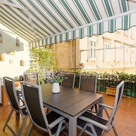 Noemi Apartment