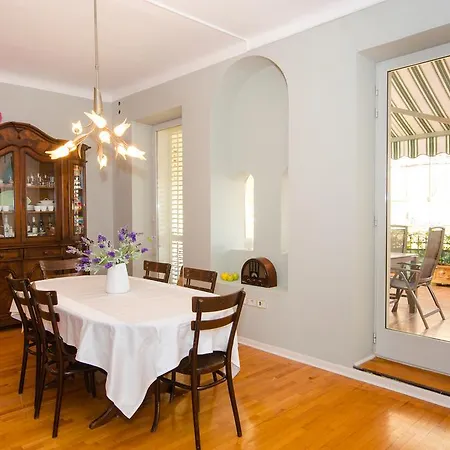 Διαμέρισμα Noemi *